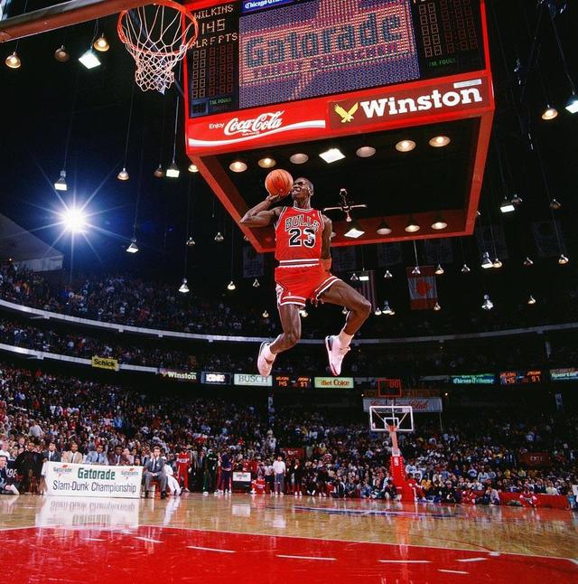 Michael Jordan in his iconic Chicago Bulls Ujersey